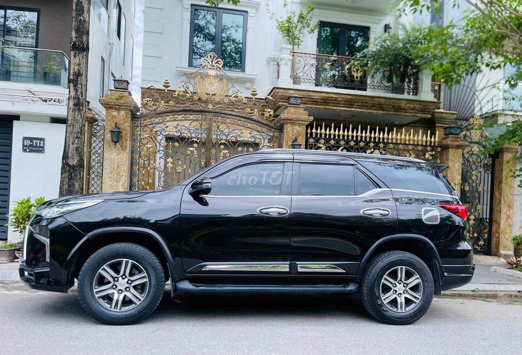 Toyota Fortuner - ảnh 4