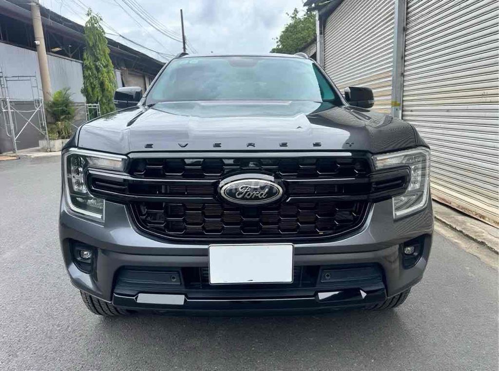 Ford Everest 2023 - ảnh 1