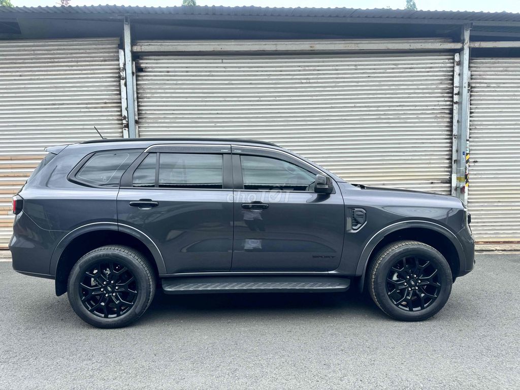 Ford Everest 2023 - ảnh 2