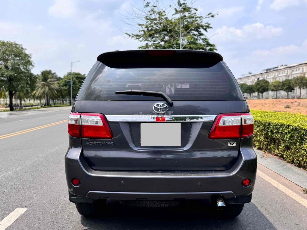 Toyota Fortuner 2011 - ảnh 4