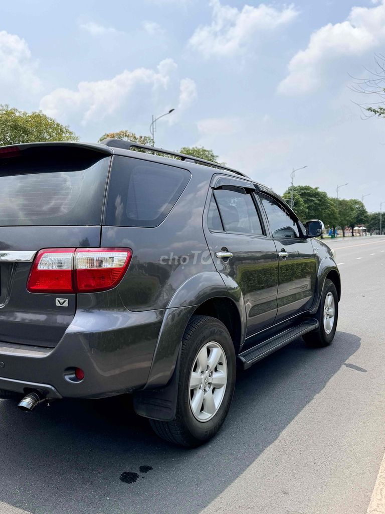 Toyota Fortuner 2011 - ảnh 5