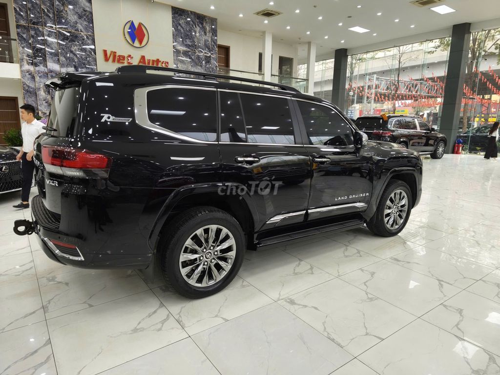 Toyota Land Cruiser LC300 2023 - ảnh 2
