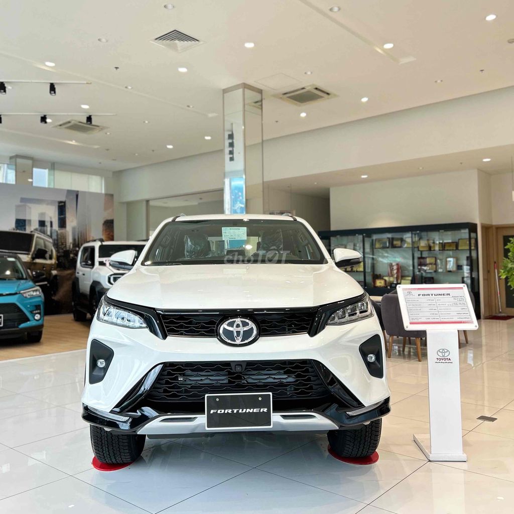Toyota Fortuner - ảnh 1