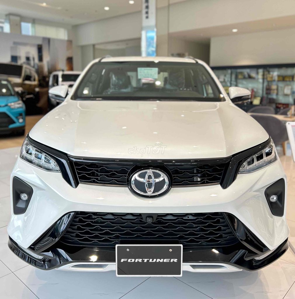 Toyota Fortuner - ảnh 4