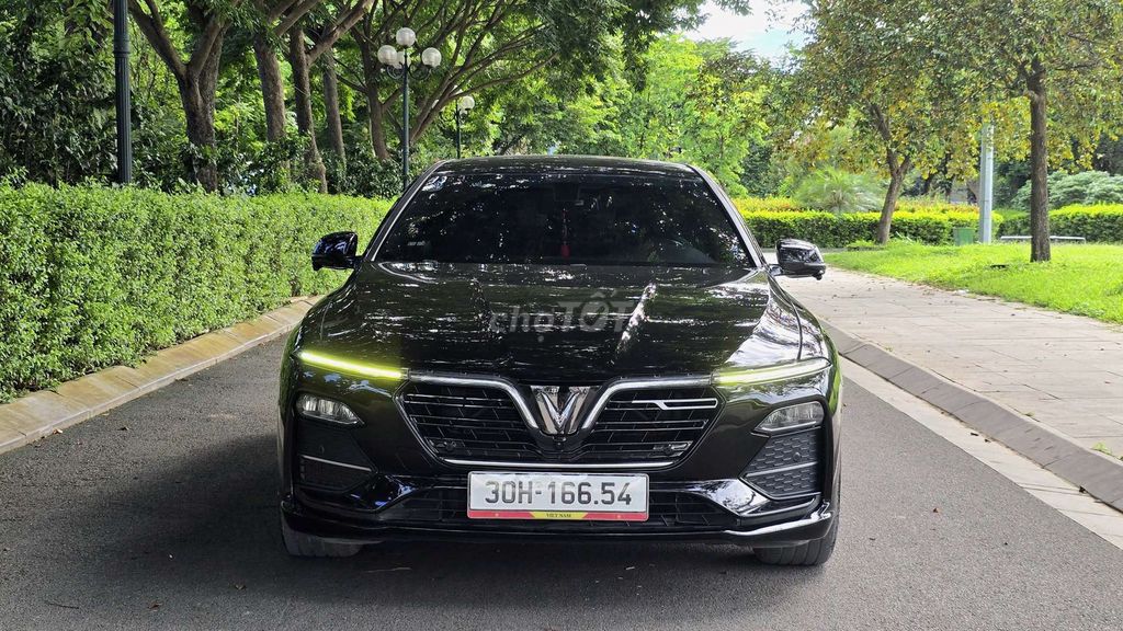 VinFast Lux A2.0 2021 - ảnh 1