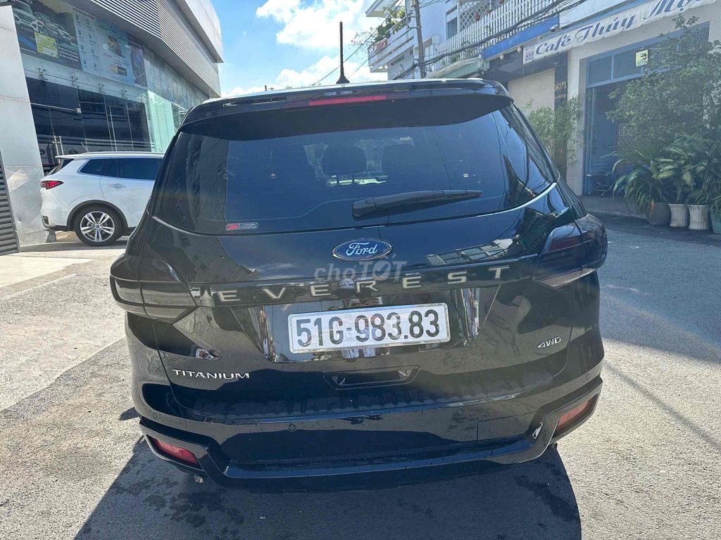 Ford Everest 2022 - ảnh 1
