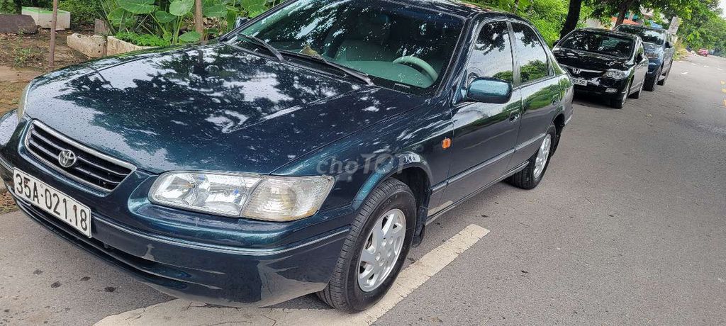 Toyota Camry - ảnh 2