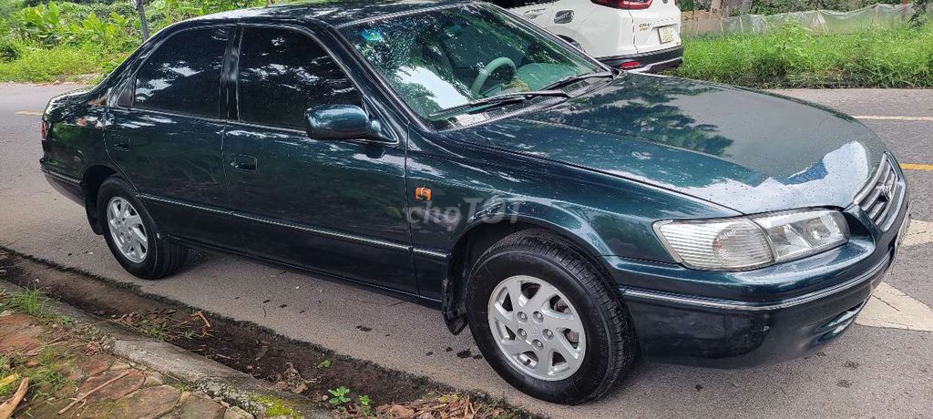 Toyota Camry - ảnh 3