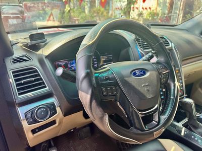 Ford Explorer - ảnh 1