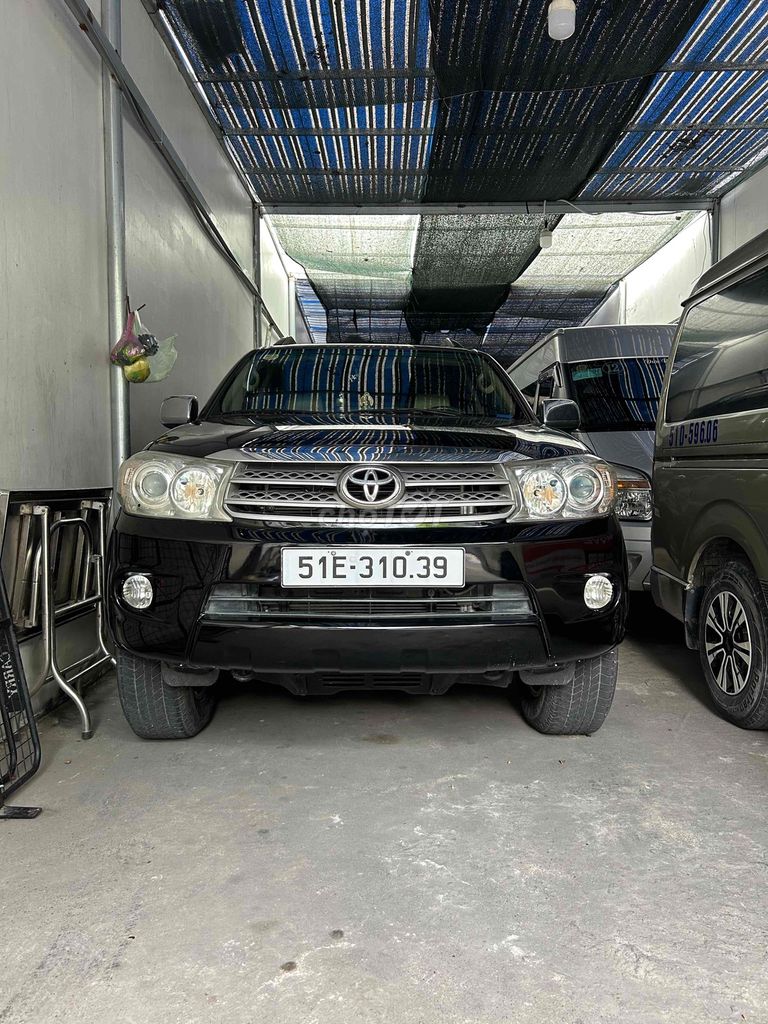 Toyota Fortuner 2010 - ảnh 1
