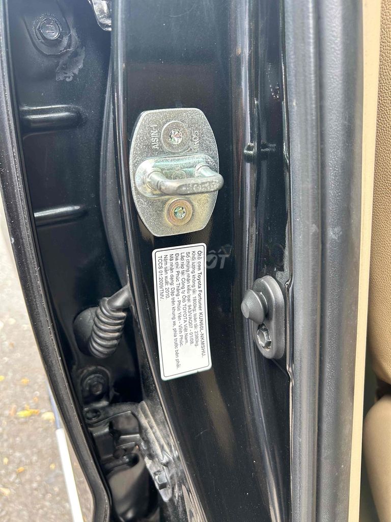 Toyota Fortuner 2010 - ảnh 4