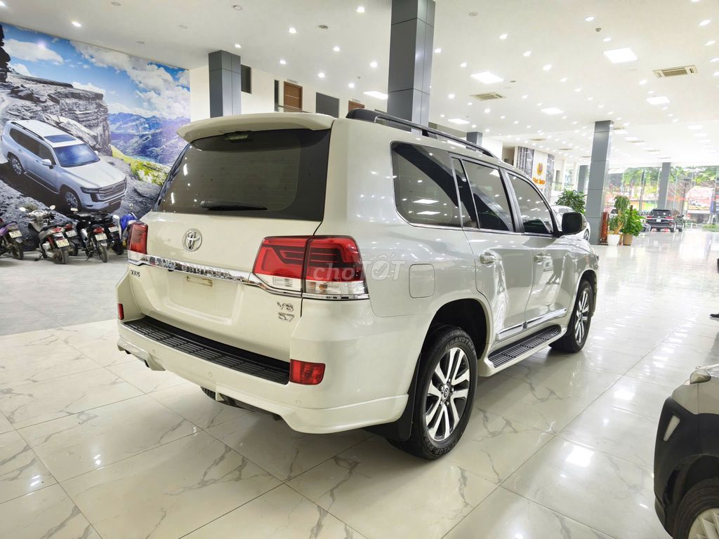 Toyota Land Cruiser 2019 - ảnh 2