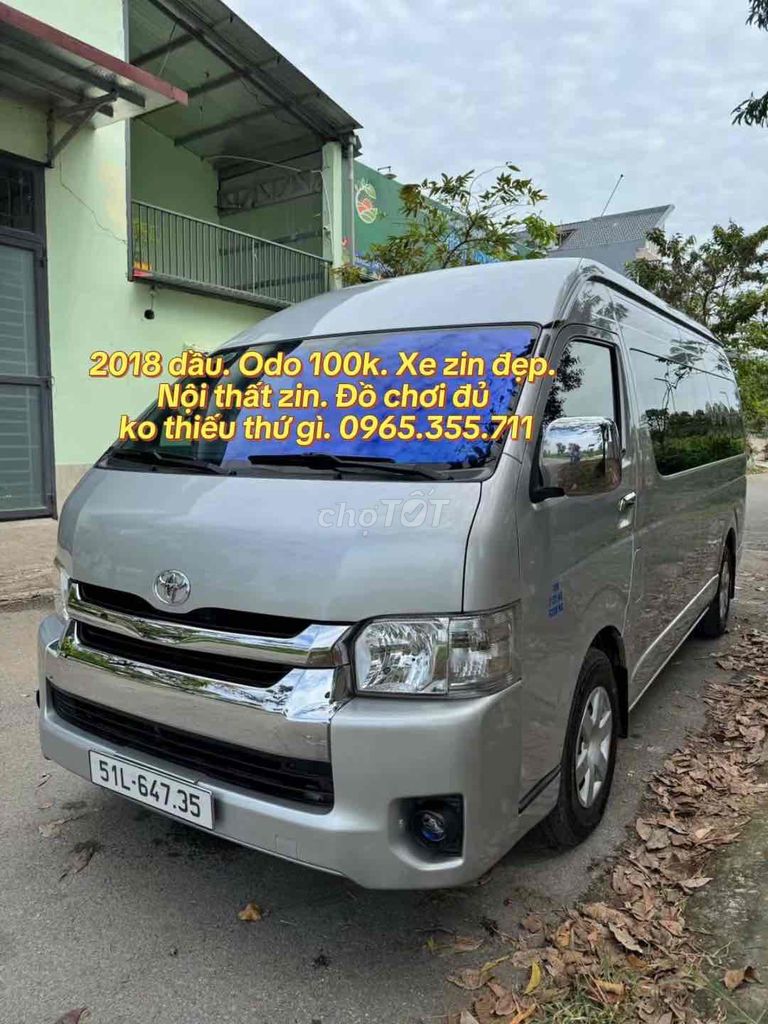 Toyota Hiace 2018 - ảnh 1