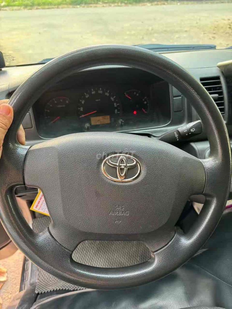 Toyota Hiace 2018 - ảnh 4