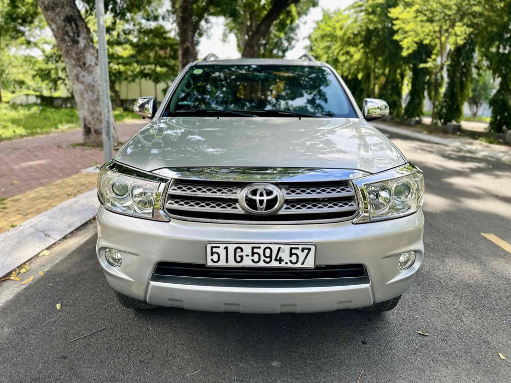 Toyota Fortuner 2010 - ảnh 1