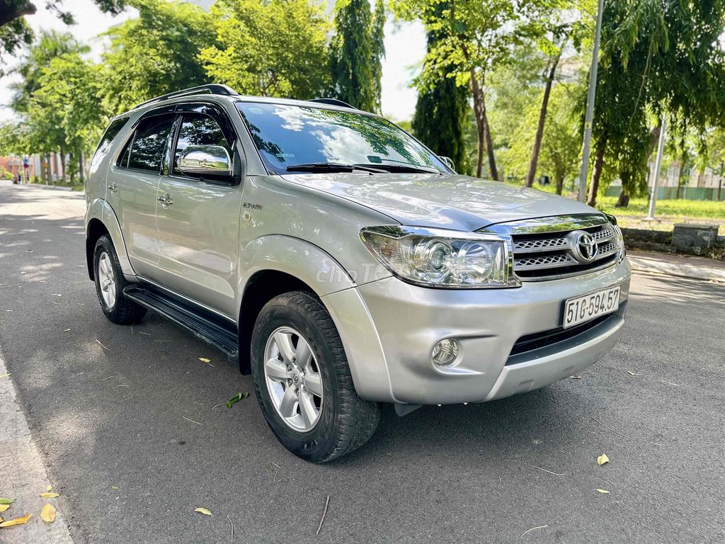 Toyota Fortuner 2010 - ảnh 3