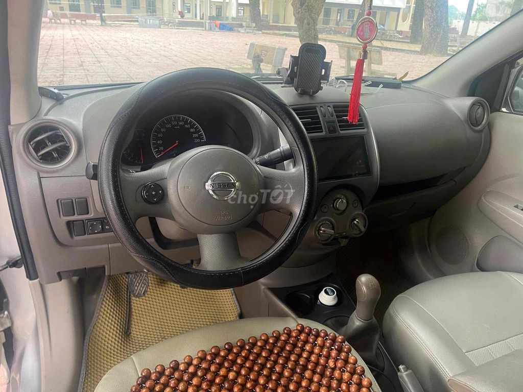 Nissan Sunny - ảnh 2