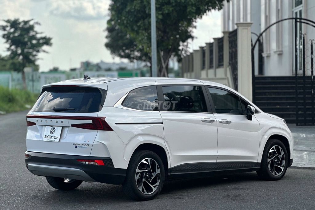 Hyundai Custin 2024 - ảnh 4