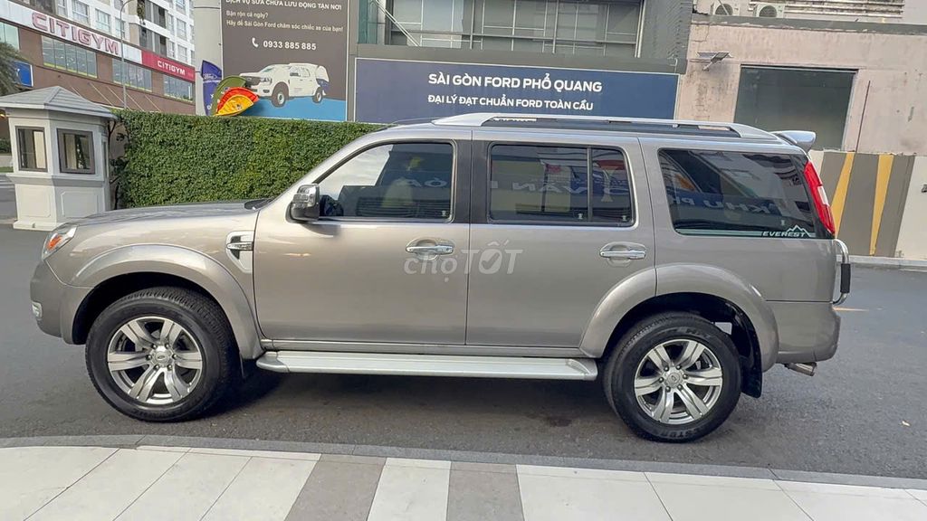 Ford Everest 2011 - ảnh 2