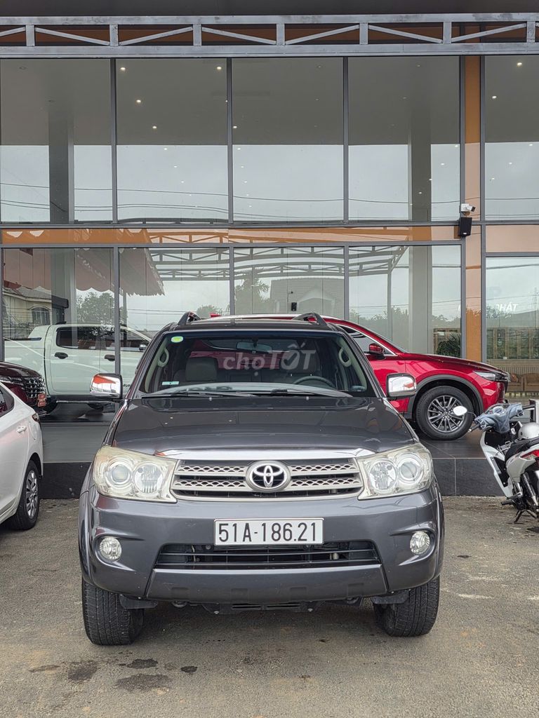 Toyota Fortuner 2011 - ảnh 1