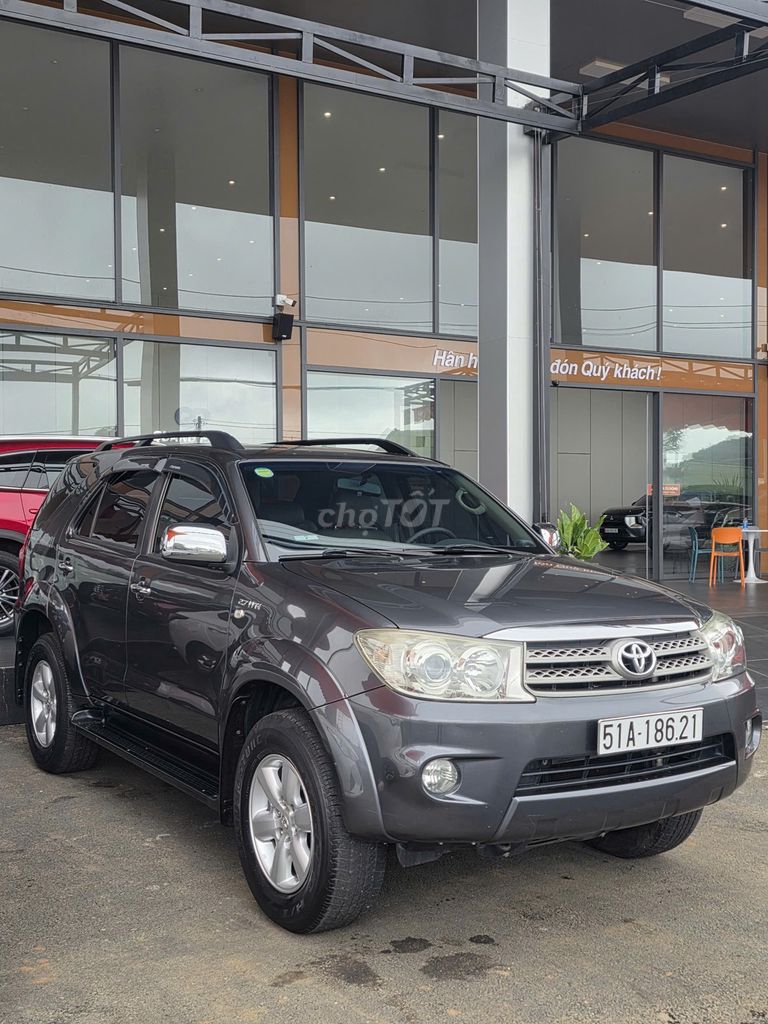 Toyota Fortuner 2011 - ảnh 2