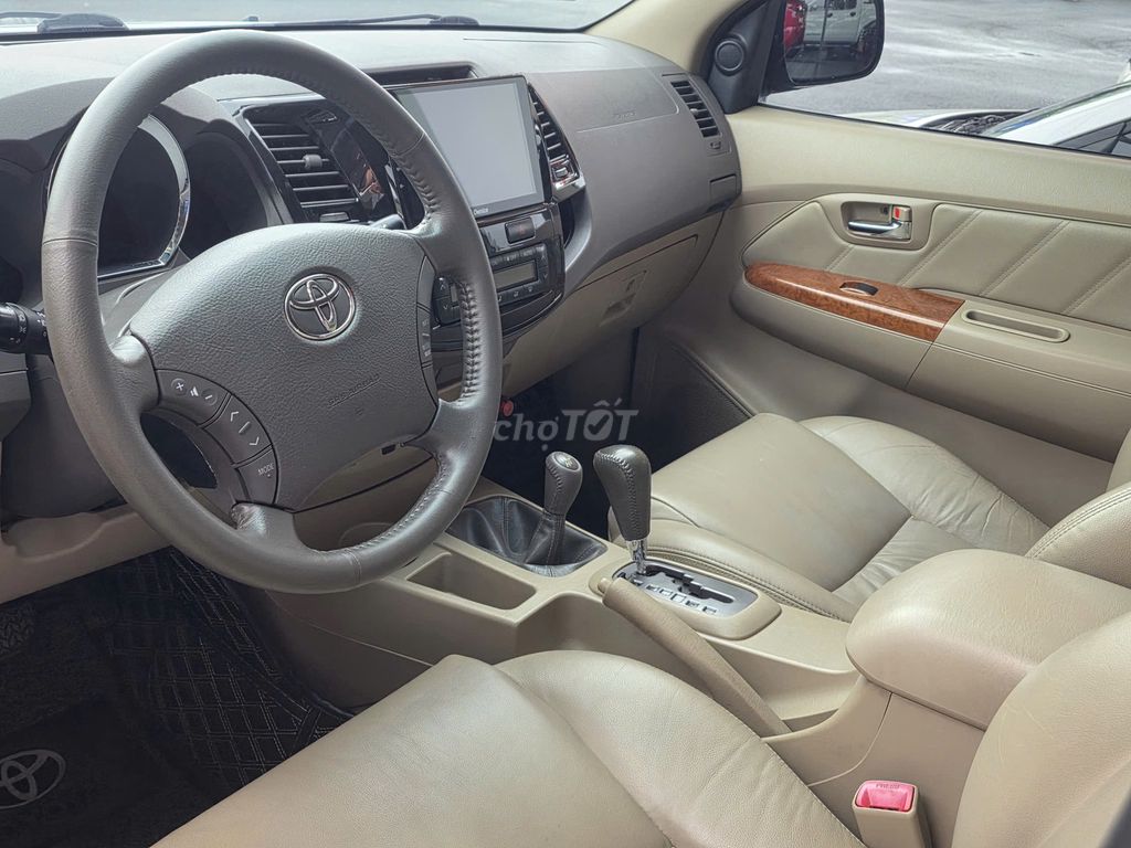 Toyota Fortuner 2011 - ảnh 5
