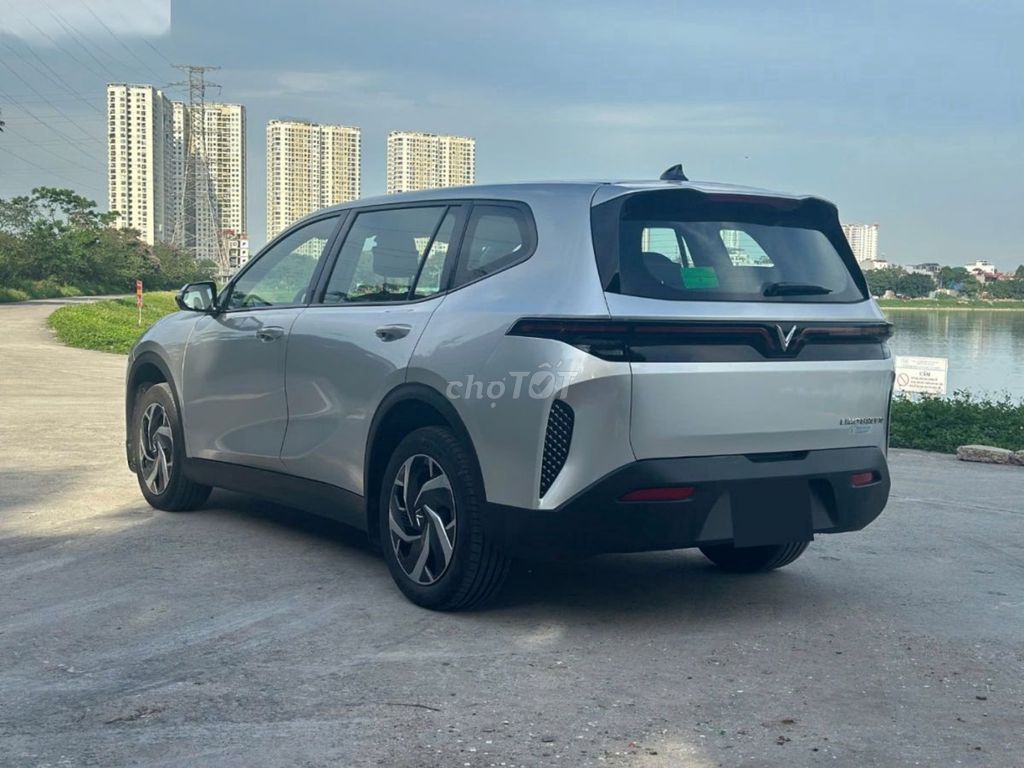 VinFast Limo Green AT 2025 - ảnh 2
