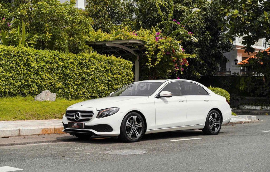 Mercedes-Benz 2018 - ảnh 1