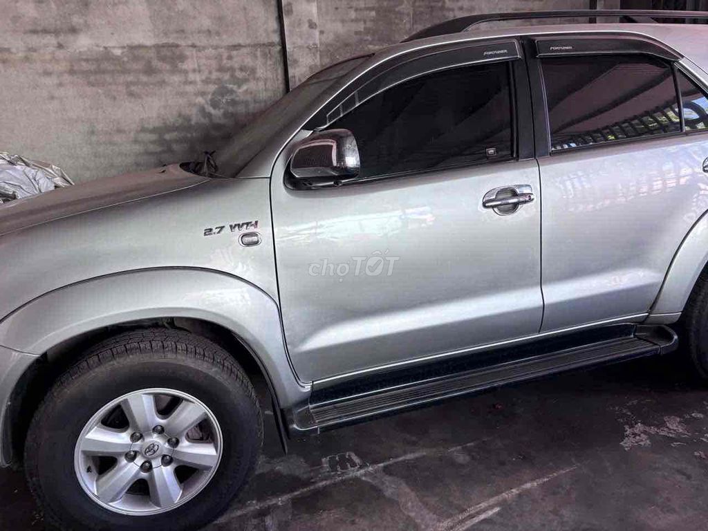 Toyota Fortuner 2011 - ảnh 1