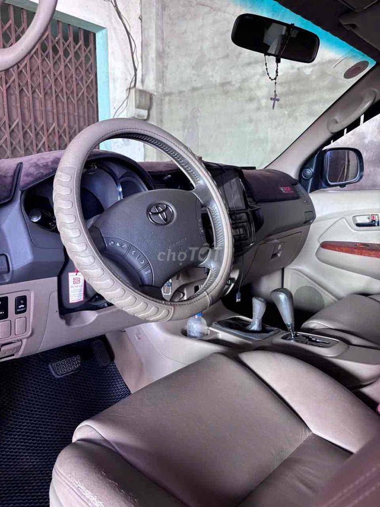 Toyota Fortuner 2011 - ảnh 2