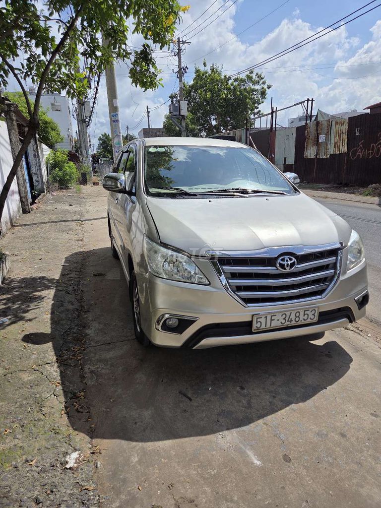 Toyota Innova - ảnh 3