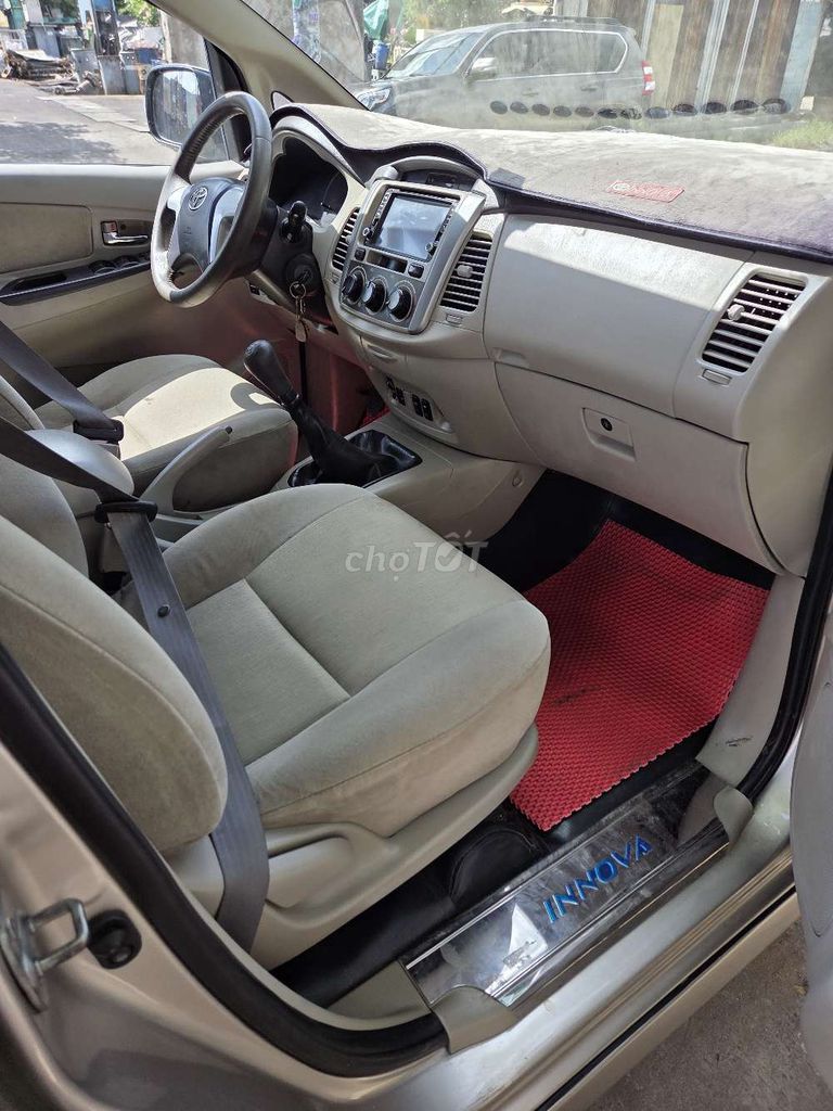 Toyota Innova - ảnh 4