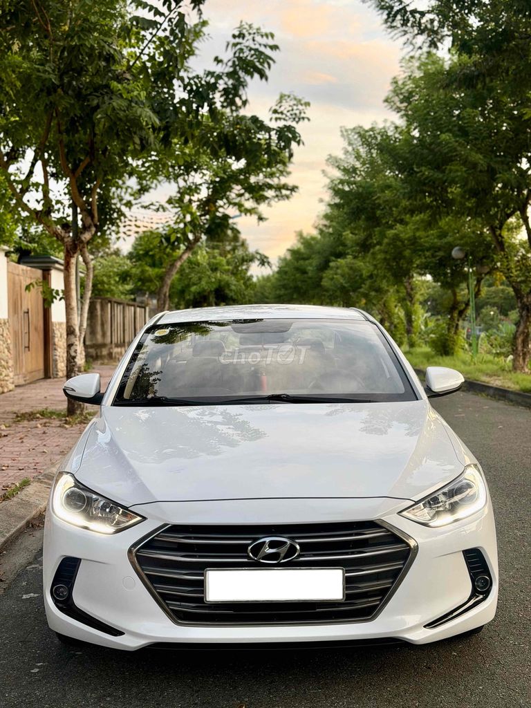 Hyundai Elantra 2018 - ảnh 1