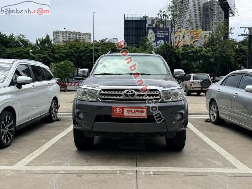 Toyota Fortuner 2.7V 4x4 AT 2011 - ảnh 2