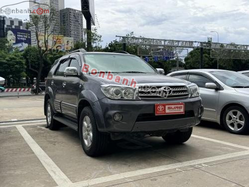 Toyota Fortuner 2.7V 4x4 AT 2011 - ảnh 3