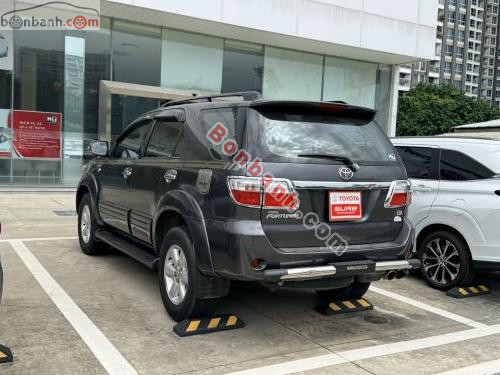 Toyota Fortuner 2.7V 4x4 AT 2011 - ảnh 4
