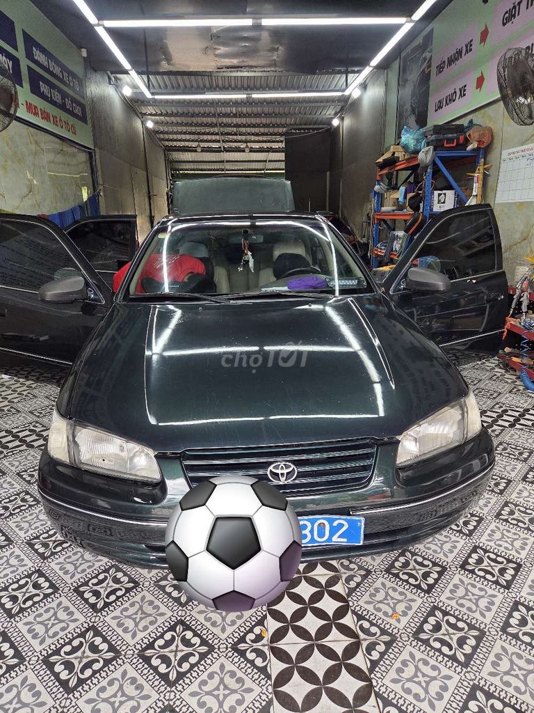 Toyota Camry - ảnh 1