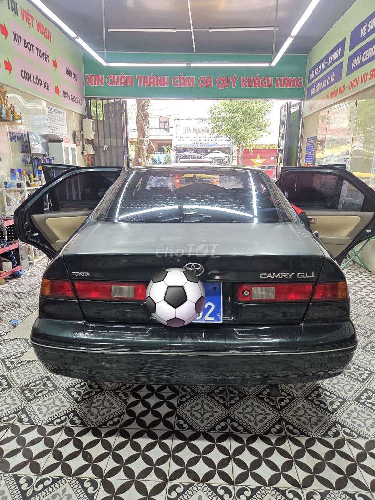 Toyota Camry - ảnh 2