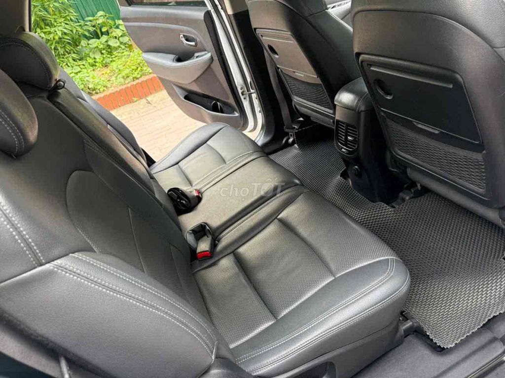 Kia Rondo 2017 - ảnh 4