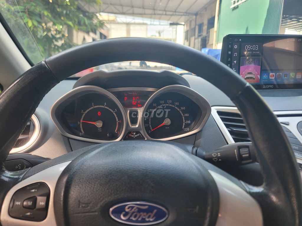 Ford Fiesta 2011 - ảnh 2