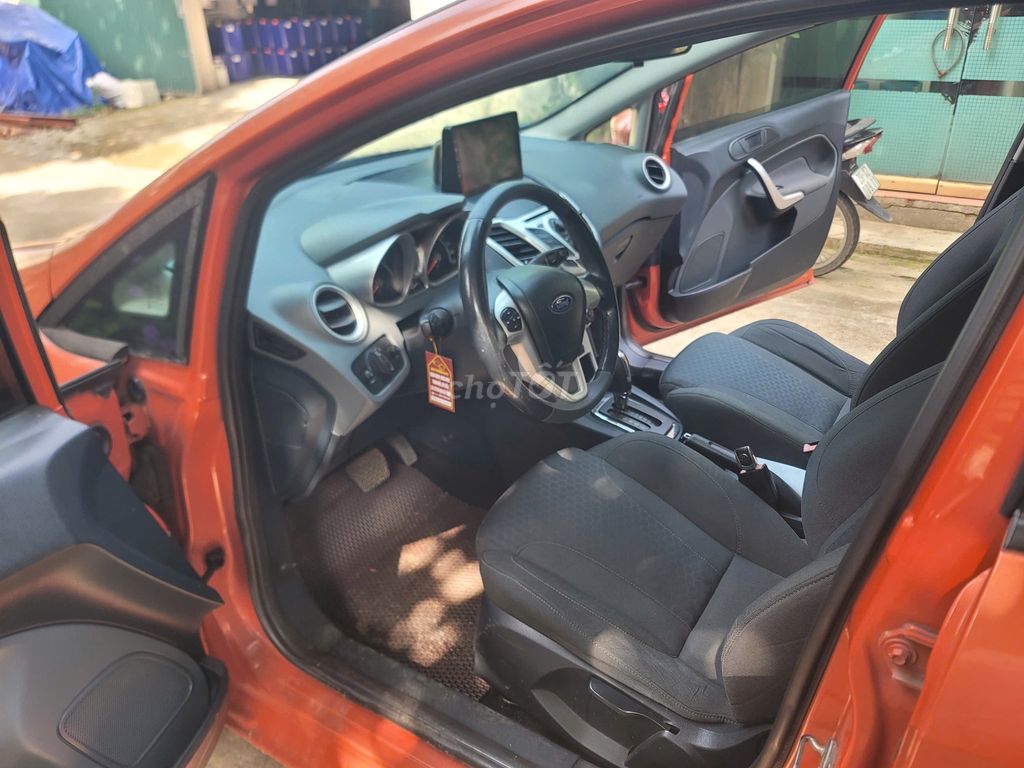 Ford Fiesta 2011 - ảnh 4