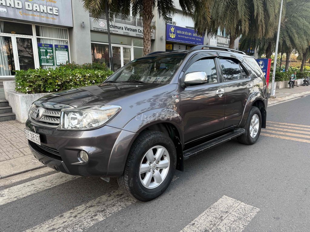 Toyota Fortuner 2009 - ảnh 2