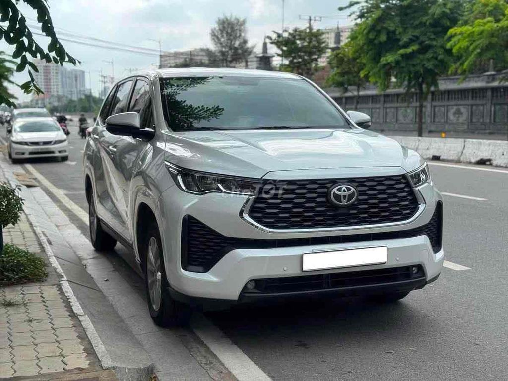 Toyota Innova Cross 2025 - ảnh 1