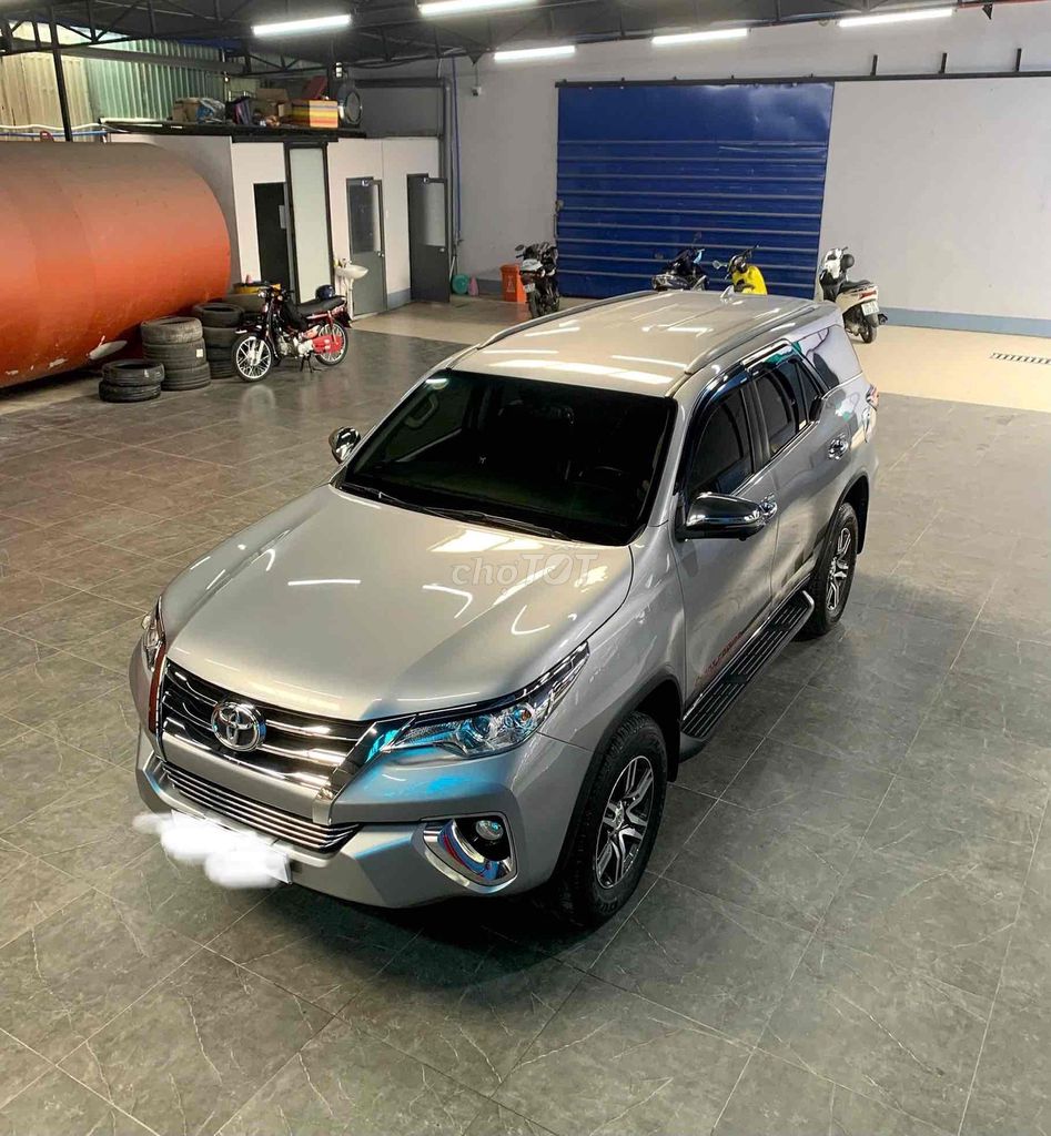 Toyota Fortuner - ảnh 2