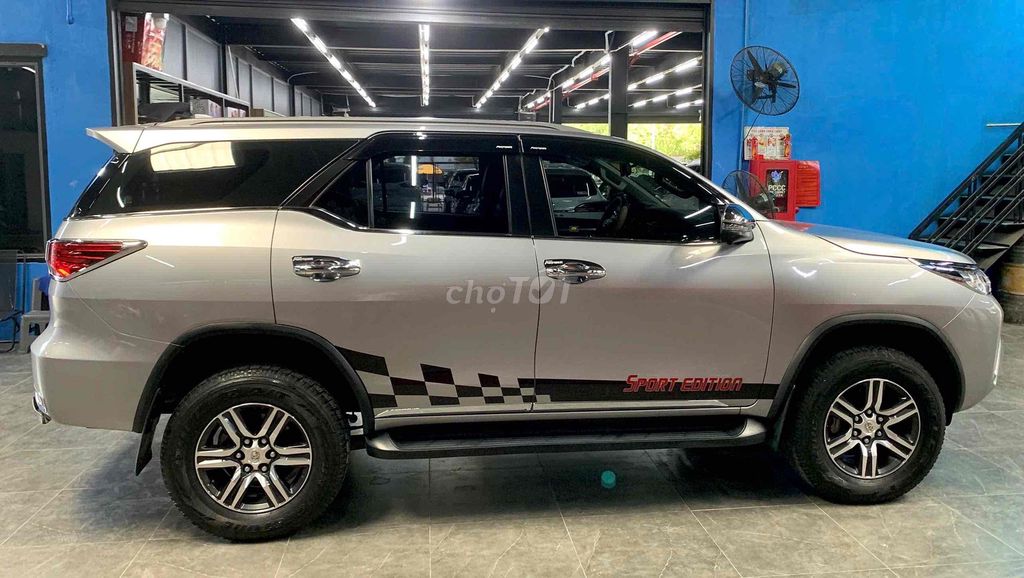 Toyota Fortuner - ảnh 3