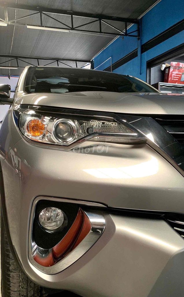 Toyota Fortuner - ảnh 4