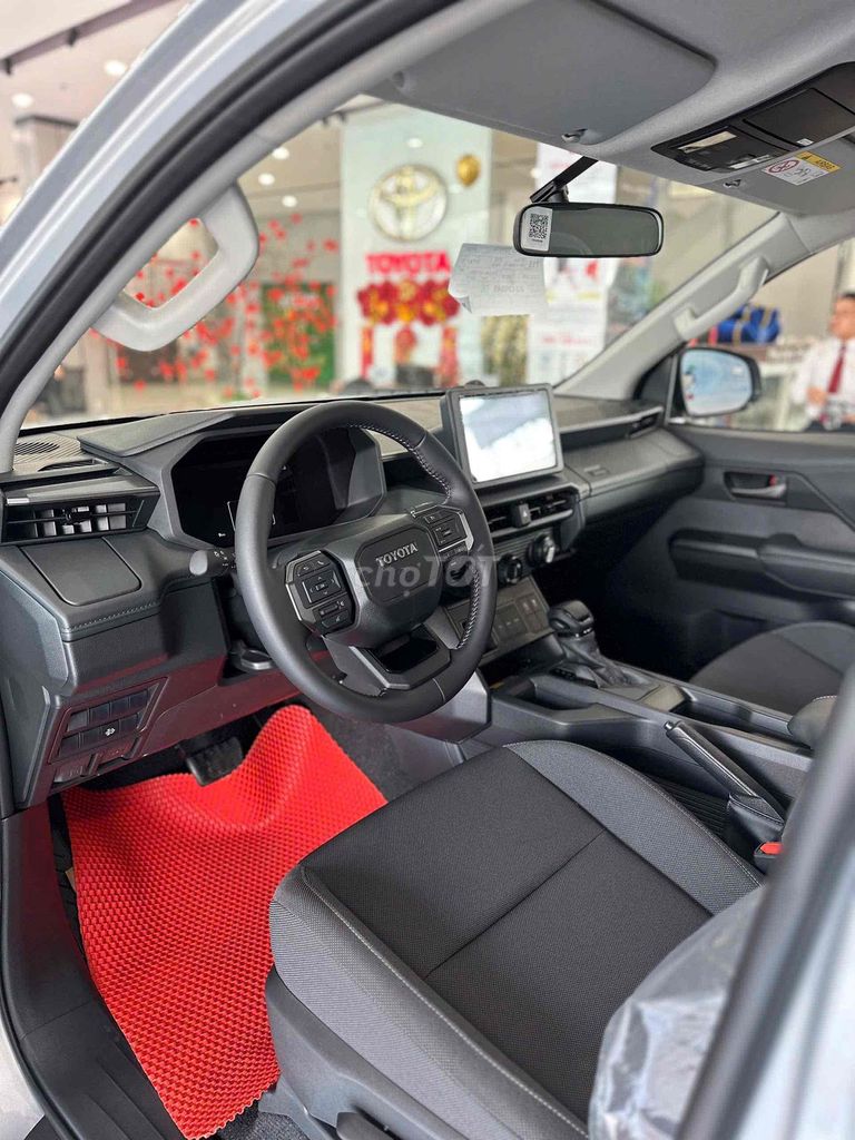 Toyota Hilux - ảnh 5