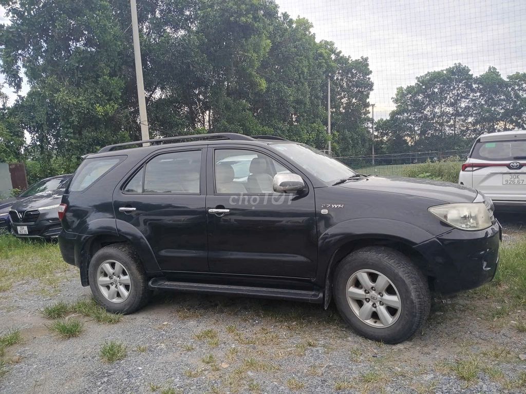 Toyota Fortuner 2011 - ảnh 1
