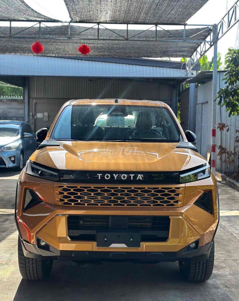Toyota Hilux - ảnh 4