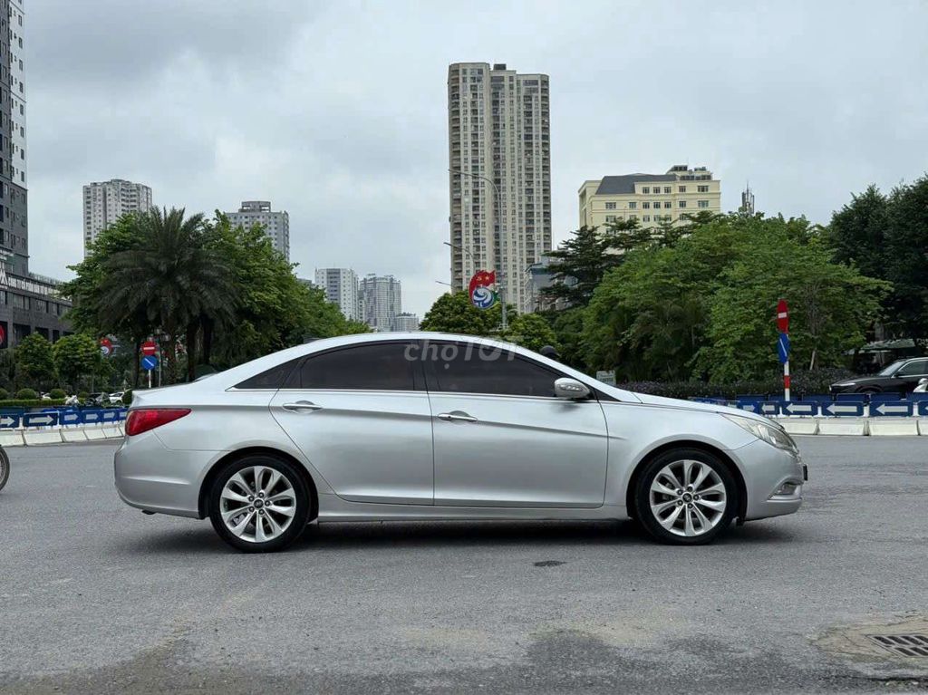 Hyundai Sonata 2009 - ảnh 2